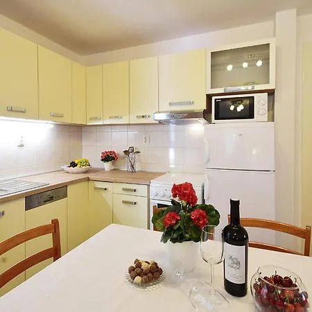 2 Bedroomnice In *