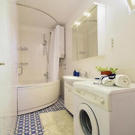 2 Bedroomnice In Apartment