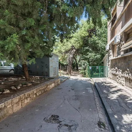 2 Bedroomnice In Apartment Split