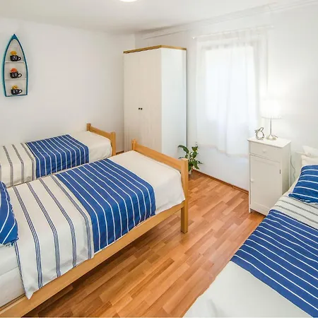 2 Bedroomnice In Apartment Split