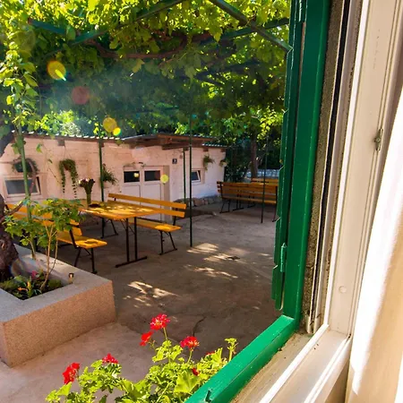 2 Bedroomnice In *