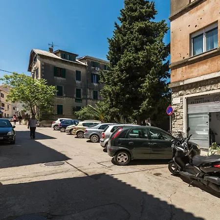 2 Bedroomnice In Apartment *
